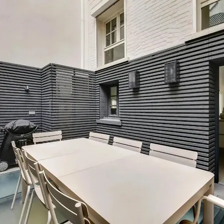 Apartment Masterful Contemporary Design